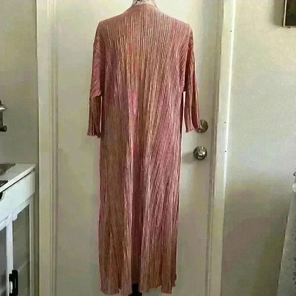 NWT LuLaRoe Women's Size Medium Shirley Kimono Solid Rose Gold Vertical Stripes - Picture 4 of 11
